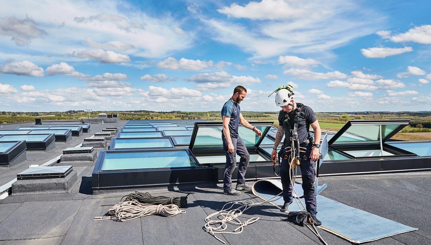 Sky Works_Rooftop_workers_men